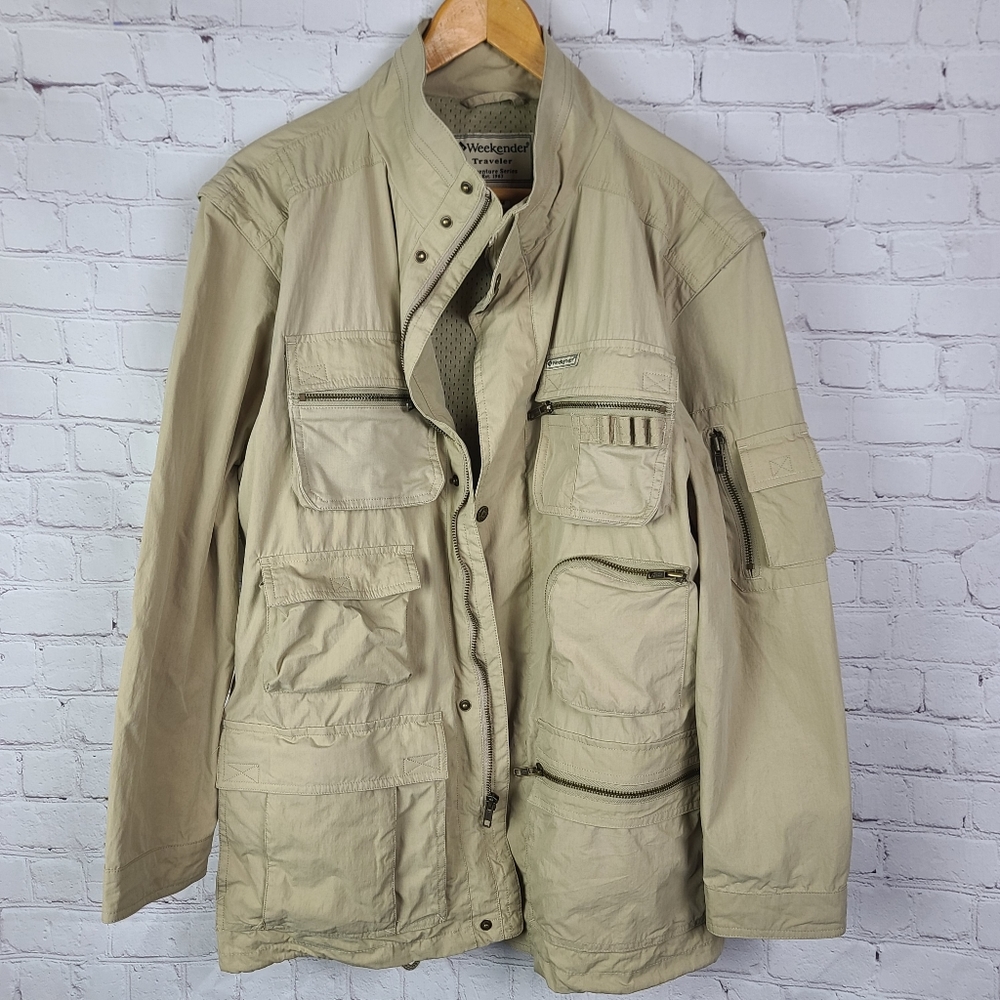 Weekender Traveler  Adventure  Series. Tan Men's Medium.